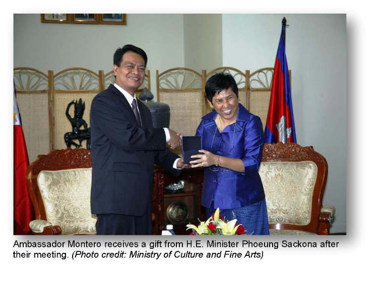 Presentation of Gift to H.E. Phoeung Sackona